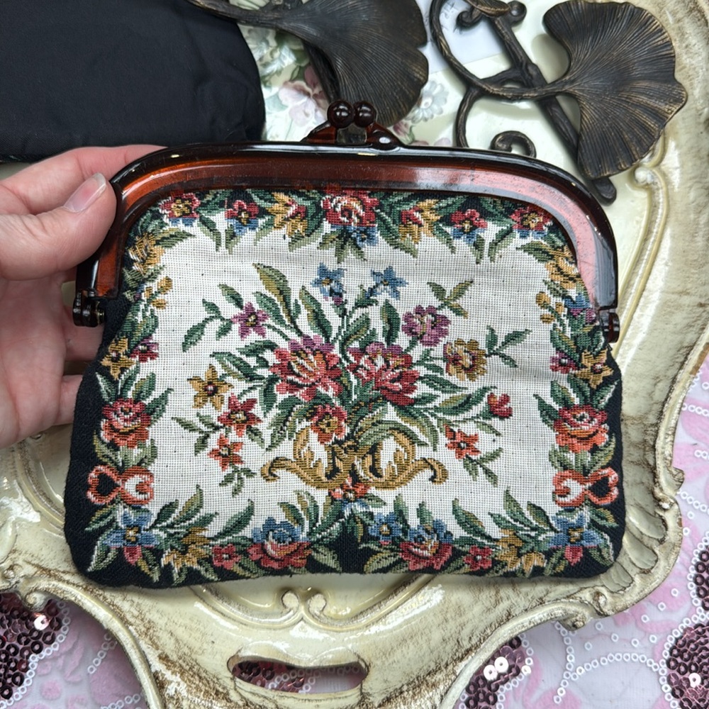 VINTAGE SET OF 3 FLORAL VICTORIAN COIN PURSE - Picture 5 of 7